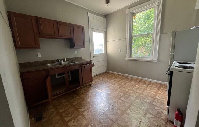 3 beds, 1 bath, $1,350