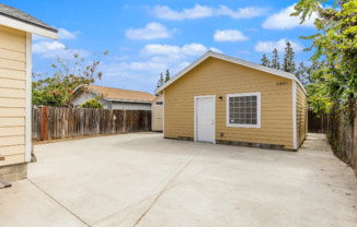 940 B CYPRESS AVE