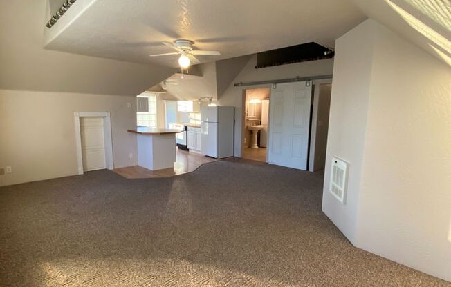 Nice Upstairs 1bd/1bth Apartment - All utilities included!