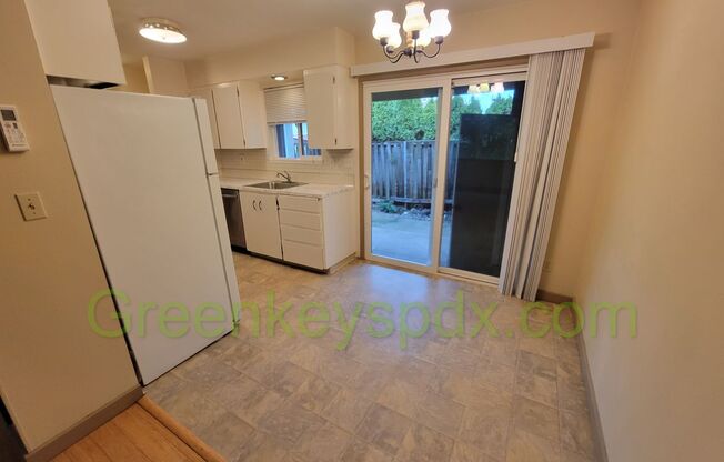 2 Bedroom 1 Bath Unit in St. Johns with Fully Fenced backyard! Dog Friendly!