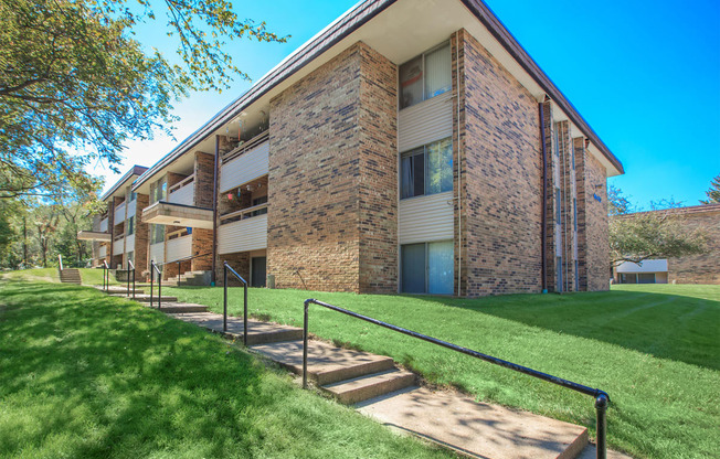 611 Regency Way Apartments Building Exterior