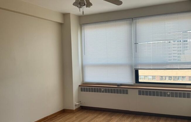 1 bed, 1 bath, 700 sqft, $1,875, Unit 418-1410
