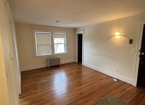 1 bed, 1 bath, 650 sqft, $1,900, Unit 9