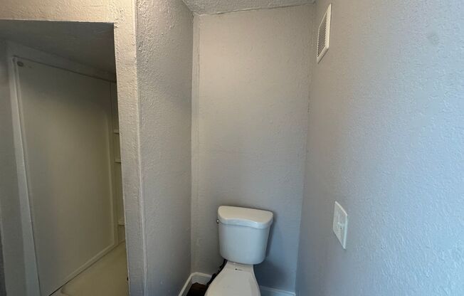 Studio, 1 bath, 600 sqft, $795, Unit 6