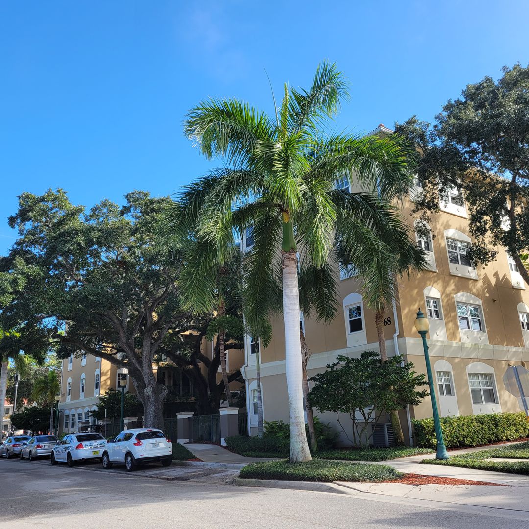 Annual unfurnished renovated luxury 2/2 condo downtown Sarasota at Broadway Promenade