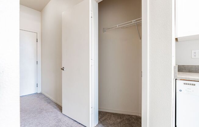 Studio, 1 bath, 414 sqft, $949, Unit 303