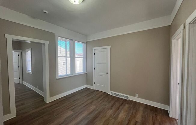 3 beds, 1 bath, 950 sqft, $995