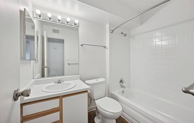 Reflections at Cherry Creek in Aurora, CO Bathroom