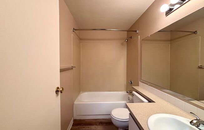 2 beds, 2 baths, 915 sqft, $1,650, Unit 821