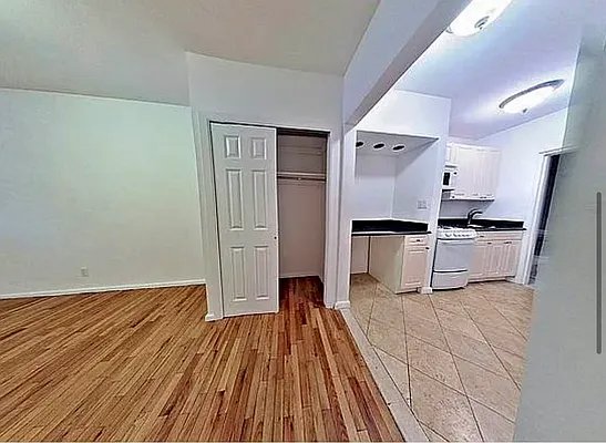 258 E 78 ST