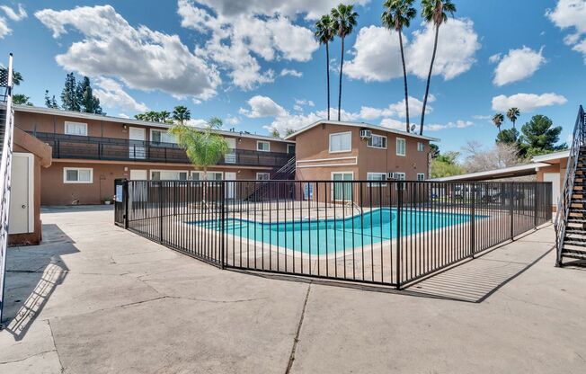 Minutes From UC Riverside. Large 1 bedroom 1 bath Available NOW!!