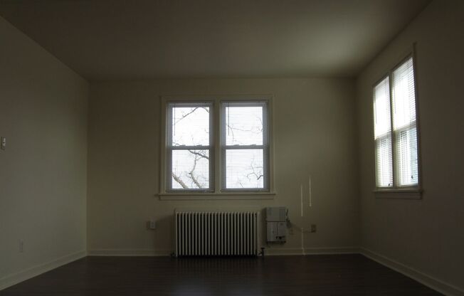 1 bed, 1 bath, 603 sqft, $990, Unit 619 Southcrest Drive #17