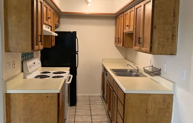 Wonderful 2 bedroom 1.5 bath unit in Chandler -- COMING SOON