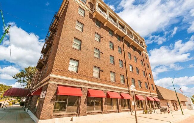 208 E 5 (York,NE)