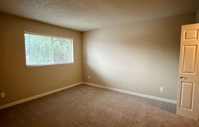 1 bed, 1 bath, 700 sqft, $1,575, Unit 14