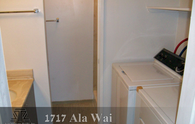 2 beds, 2 baths, $2,400, Unit 1717 Ala Wai Blvd., #2007