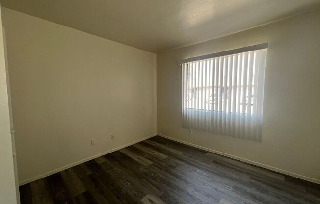 2 beds, 1 bath, $1,295, Unit 06