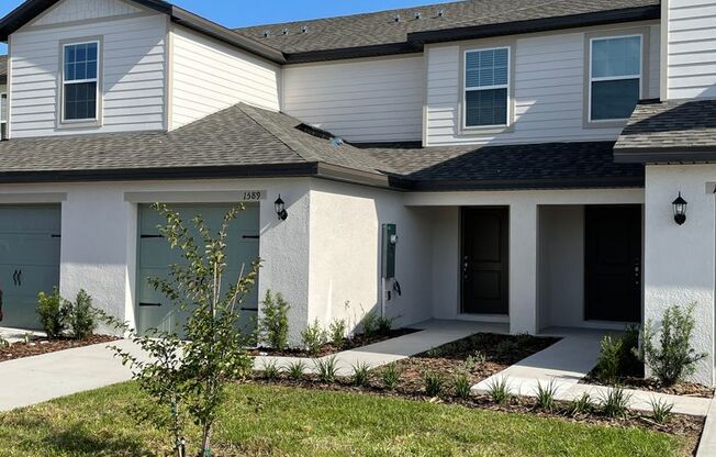 RENT NOW and receive the rest of NOVEMBER FREE! Reduced Security Deposit available for qualified applicants! Beautiful 2 Bed/2.5 Bath Townhome FOR RENT in the Hamlets of Tavares Community!