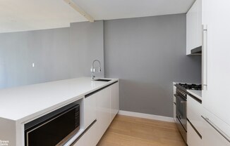 301 W 53 ST