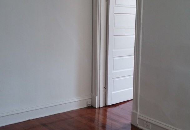 1 bed, 1 bath, $1,250, Unit Apt. 03