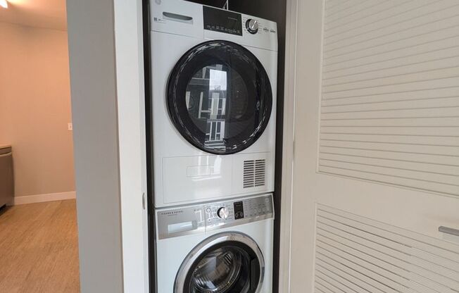 Studio, 1 bath, 378 sqft, $1,175, Unit 411