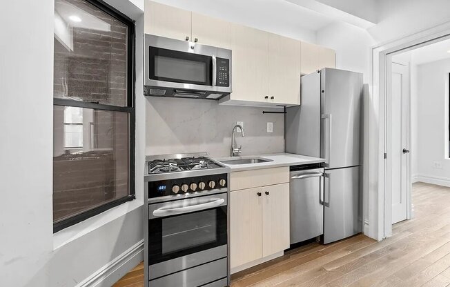 824 9 AVE