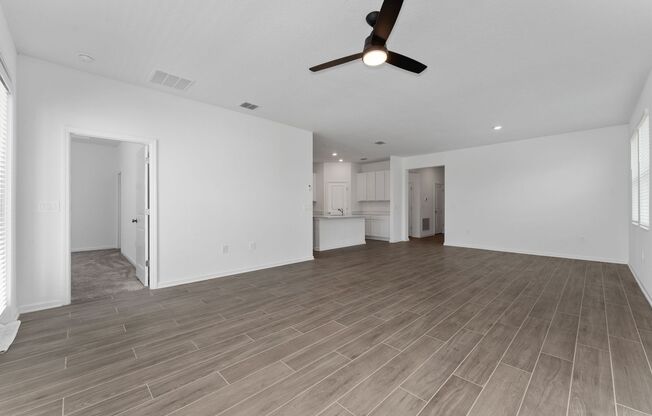 4 beds, 2 baths, $2,600, Unit Knightsbridge