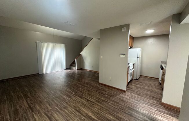 2 beds, 2 baths, 1,200 sqft, $1,300, Unit 1575