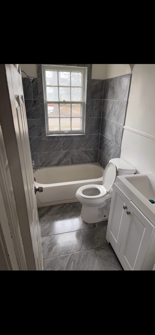 2 bedroom/ 1 bathroom Detroit's Westside Duplex!