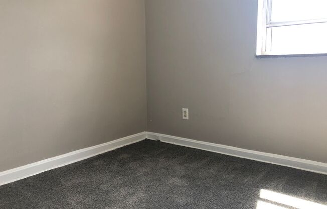 3 beds, 1 bath, 1,500 sqft, $1,325, Unit 1613-00