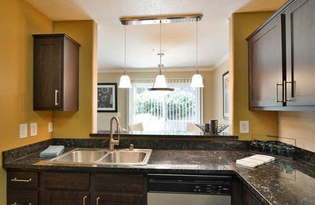 Crooked Oak Apartment Homes in Novato