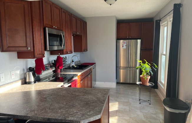 2 beds, 1 bath, $1,250, Unit 107 Bluff St Unit B