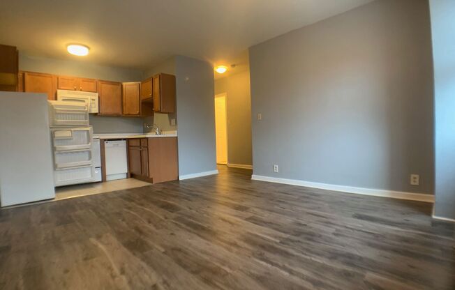 3553 N. Oakland Ave