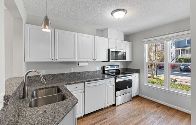 Adorable 3 Bedroom End Unit Townhome in Raleigh!