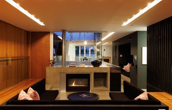 21 27Th Ave