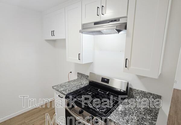 470 RIVERDALE DR