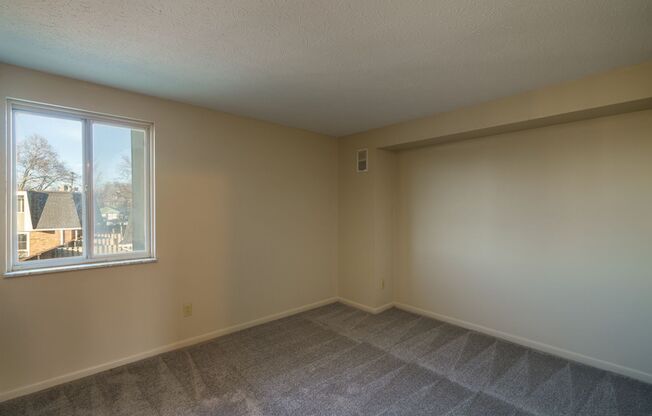 2 beds, 1.5 baths, $1,350, Unit 773 E Thurber Dr Apt. C