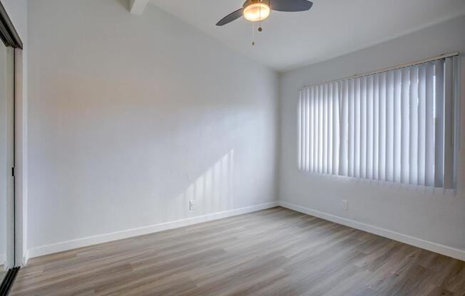521 W 11 AVE