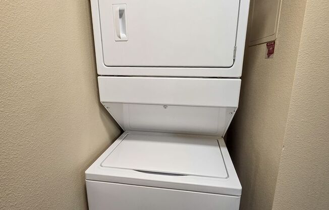 Studio, 1 bath, 596 sqft, $1,350, Unit 207