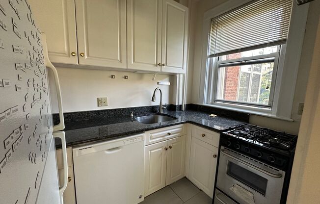 2 beds, 1 bath, 750 sqft, $2,950, Unit 36