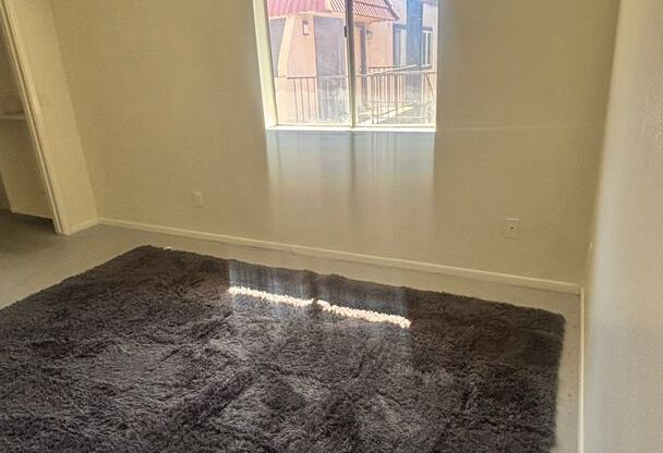 1 bed, 1 bath, 640 sqft, $950, Unit 230