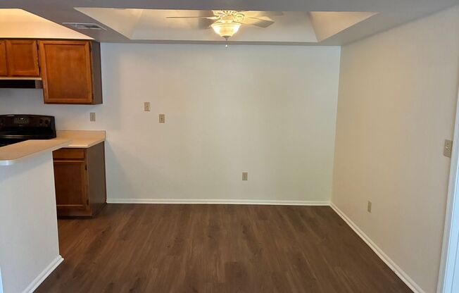 **COMFY 2 BEDROOM/2 FULL BATHROOM CONDO IN PHOENIX (48TH STREET & ELLIOT)**