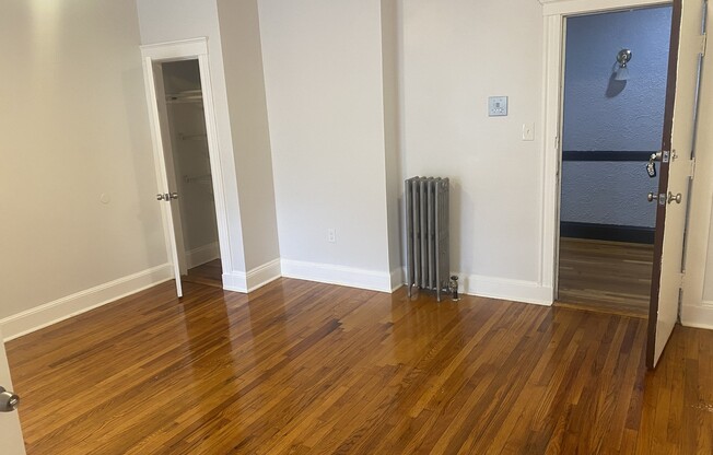 1 bed, 1 bath, 700 sqft, $2,100, Unit 25