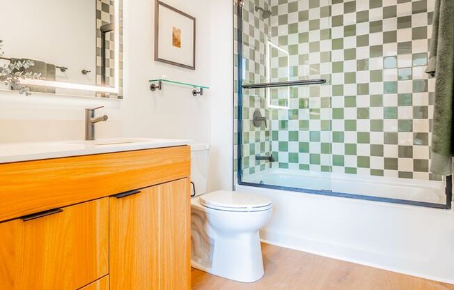 2 beds, 2 baths, 817 sqft, $4,005, Unit 212