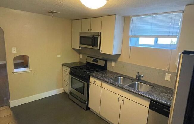 2650 W 40 AVE