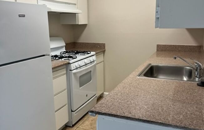 1 bed, 1 bath, 704 sqft, $1,425, Unit 20