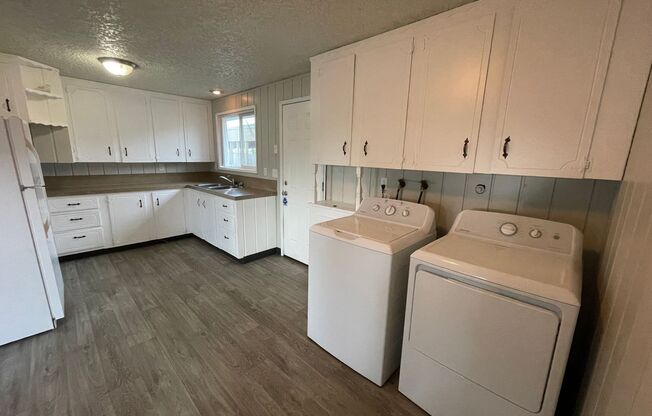 2 beds, 1 bath, 825 sqft, $1,295, Unit 554