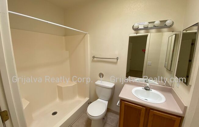 2 beds, 2 baths, 900 sqft, $1,250, Unit 09