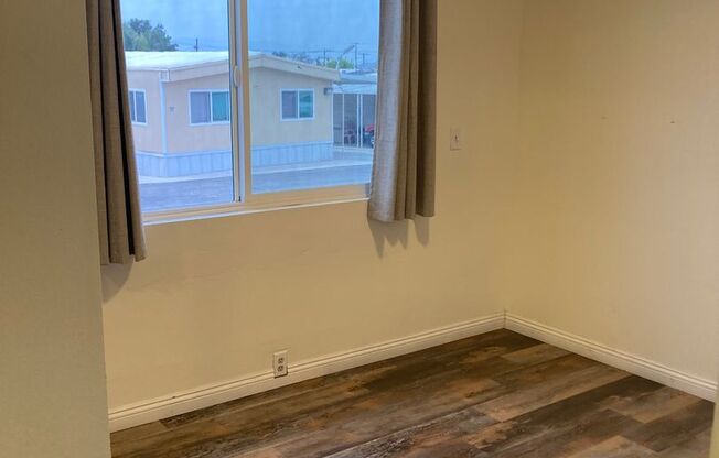 4 beds, 2 baths, $2,400, Unit 30