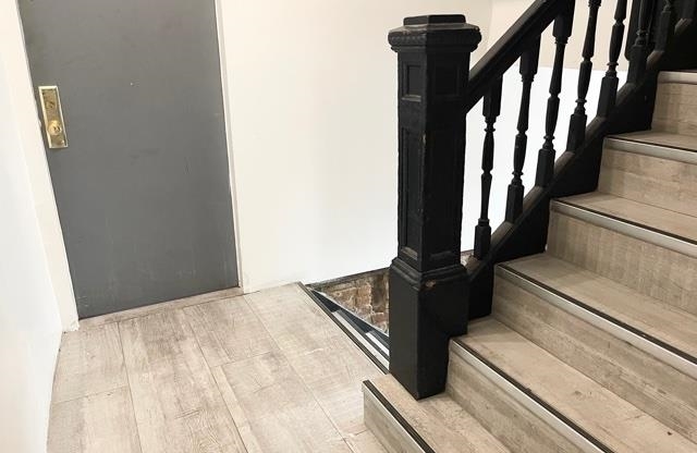 25 ROCK ST